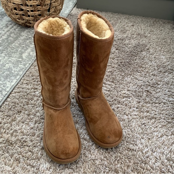 UGG Women's Classic Tall II Boot size 6 Chestnut Sheepskin Insole Suede Outer - Picture 4 of 16